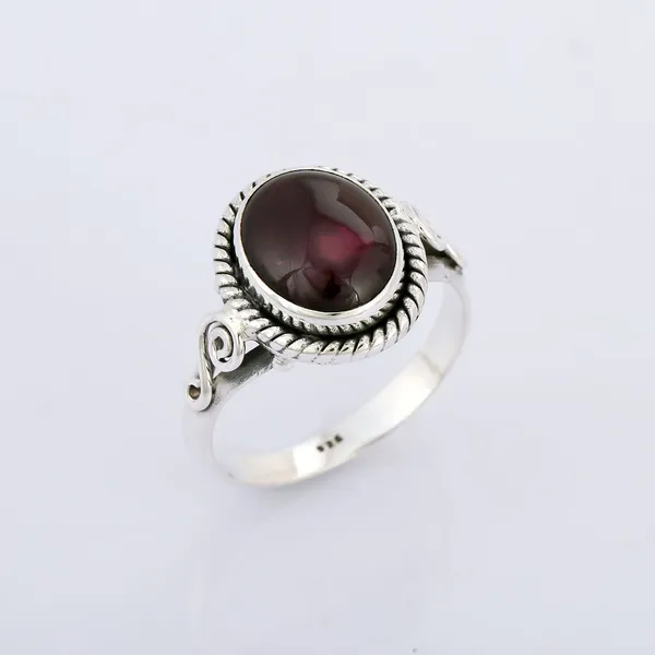 925_sterling_silver_garnet_studded_oval_finger_ring