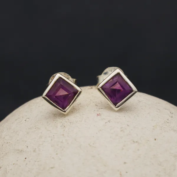 925_sterling_silver_amethyst_square_light_weight_earstud