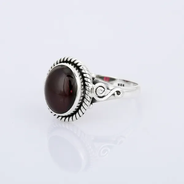 925_sterling_silver_garnet_studded_oval_finger_ring
