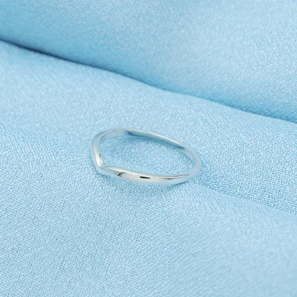 Simple_925_Sterling_Silver_Plain_Ring_-_Handcrafted_Minimalist_Silver_Band_for_Daily_Wear