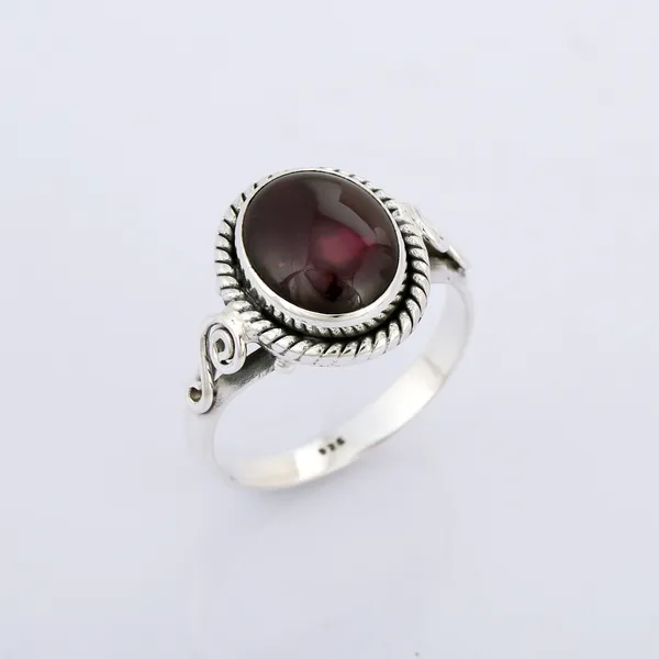 925_sterling_silver_garnet_studded_oval_finger_ring