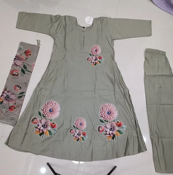 Grey_Floral_Print_Ethnic_Suit_for_Women