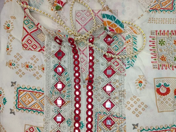 Multicolor_Printed_Ethnic_Suit_Set_for_Women
