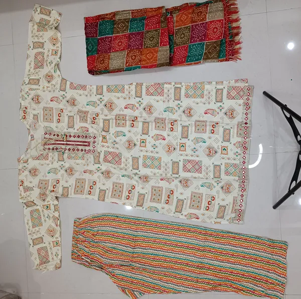 Multicolor_Printed_Ethnic_Suit_Set_for_Women