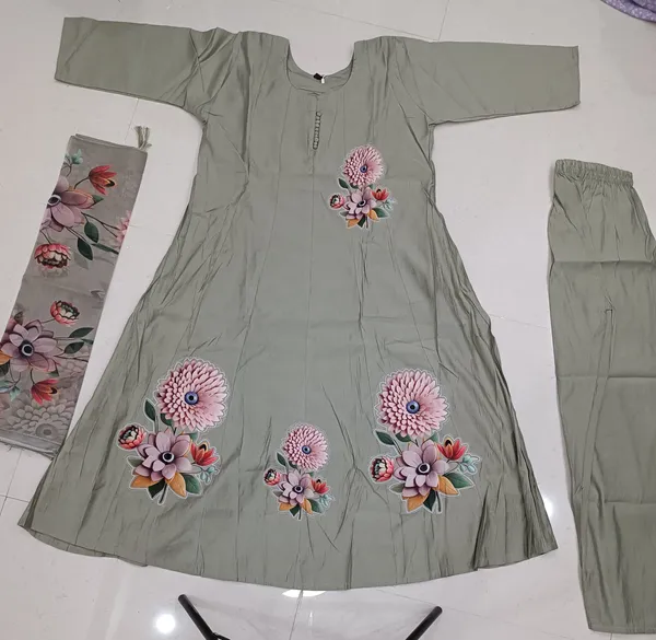 Grey_Floral_Print_Ethnic_Suit_for_Women