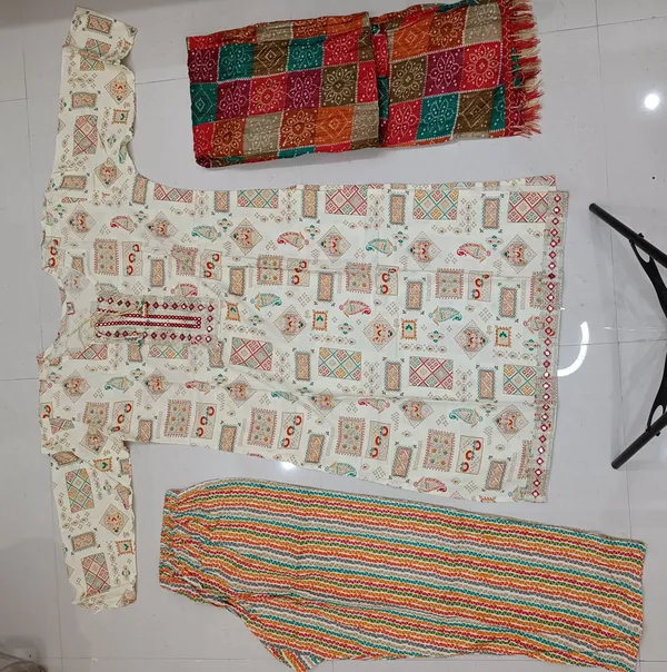 Multicolor_Printed_Ethnic_Suit_Set_for_Women