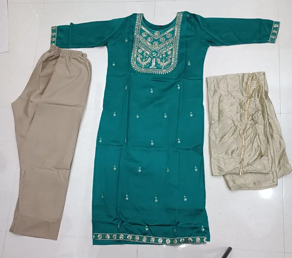 Teal_Embroidered_Ethnic_Kurta_Set_for_Women