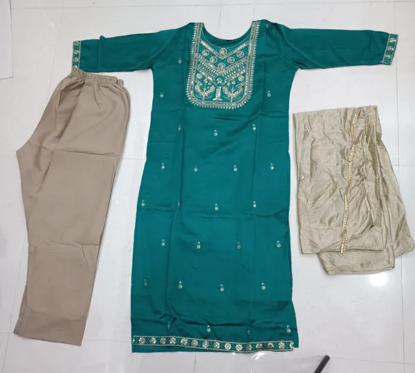 Teal_Embroidered_Ethnic_Kurta_Set_for_Women