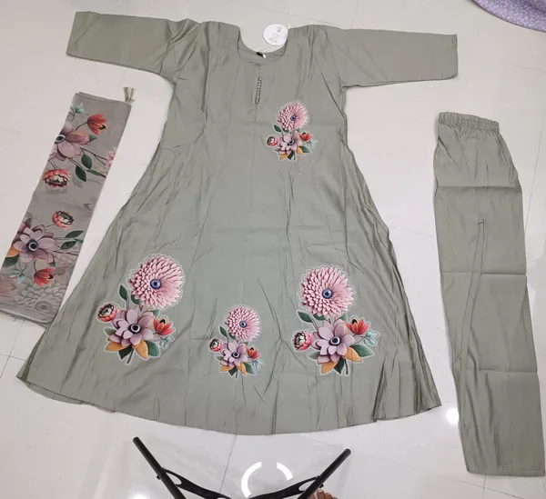 Grey_Floral_Print_Ethnic_Suit_for_Women