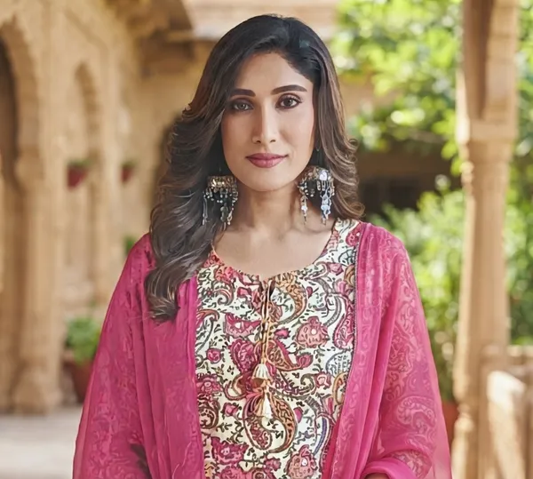 Stunning_Floral_Printed_3-Piece_Kurta_Set_with_Solid_Pant_&_Dupatta