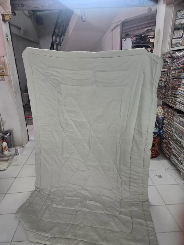 single_bed_comforter_plain