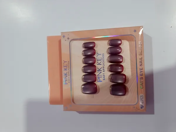Pink_Key_Cat_Eye_Press_On_Nails