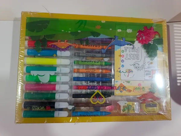 Multicolor_Kids_Art_And_Coloring_Kit