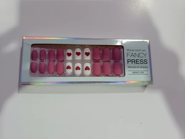 Fancy_Press_Pink_Heart_Accent_Press_On_Nails