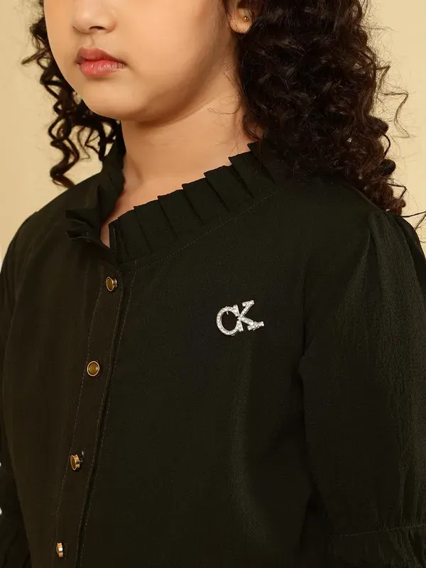 Olive_Green_Solid_Regular_Fit_Mandarin_Neck_Casual_Top_For_Girls