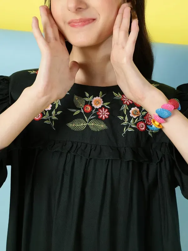 Green_Rayon_Floral_Embroidery_Round_Neck_Casual_Top_For_Girls