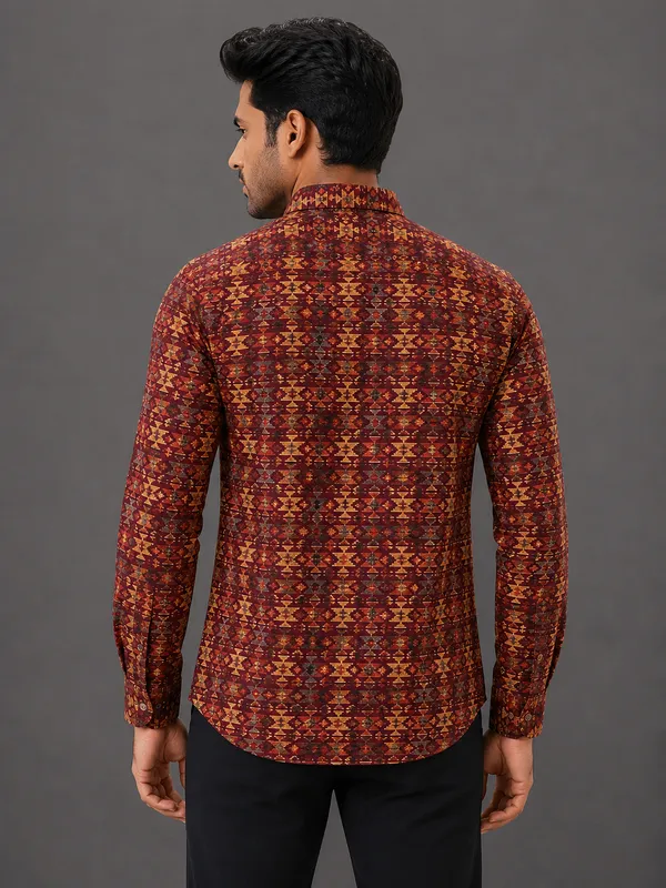 Maroon_Geometric_Print_Full_Sleeve_Shirt_For_Men
