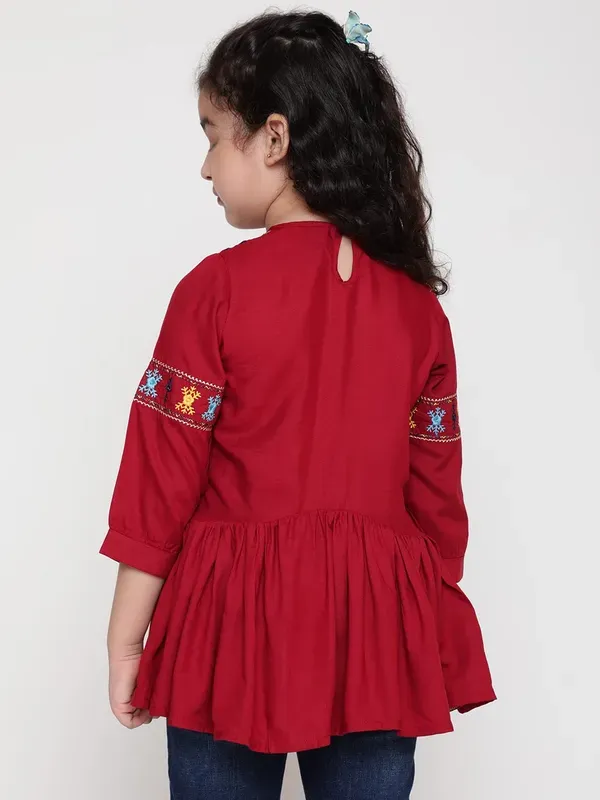 Maroon_Rayon_Floral_Embroidery_Round_Neck_Casual_Top_For_Girls