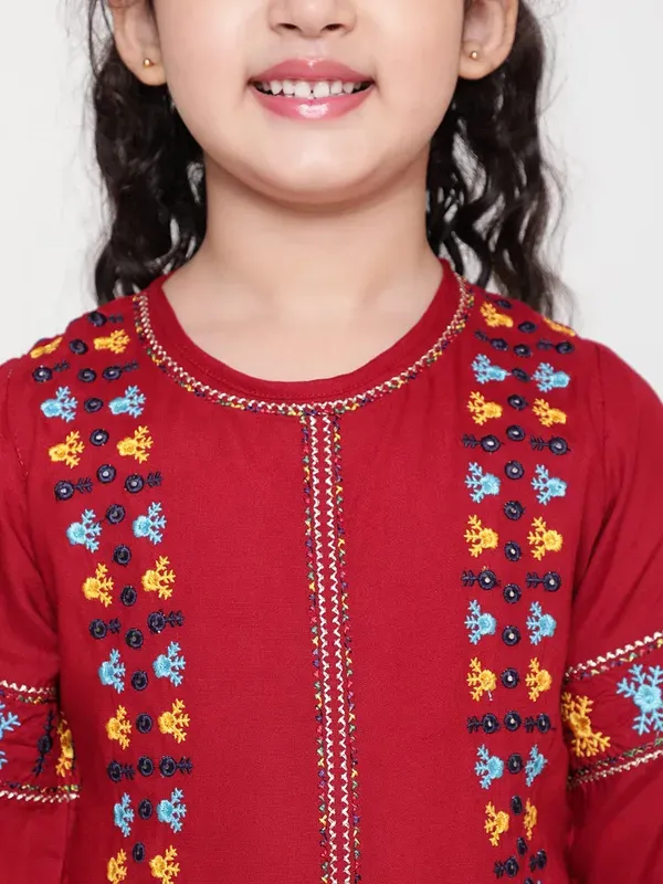 Maroon_Rayon_Floral_Embroidery_Round_Neck_Casual_Top_For_Girls