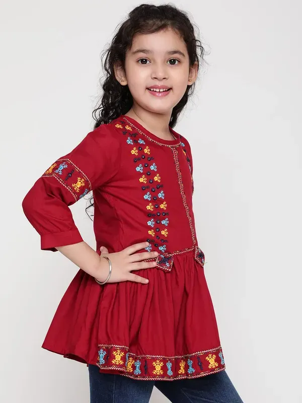 Maroon_Rayon_Floral_Embroidery_Round_Neck_Casual_Top_For_Girls