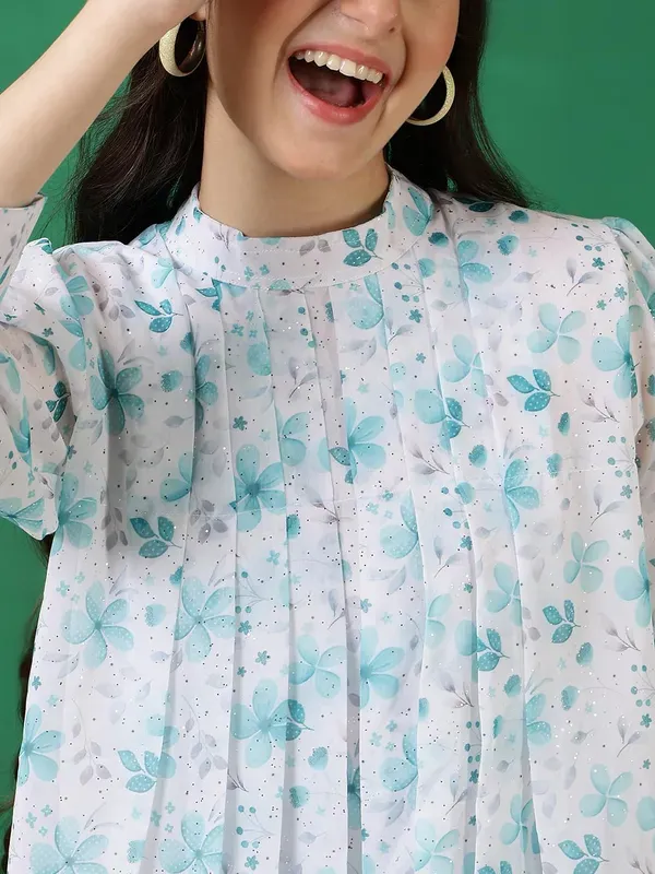Blue_And_White_Floral_Printed_Round_Neck_Regular_Fit_Pleated_High_Neck_Casual_Top