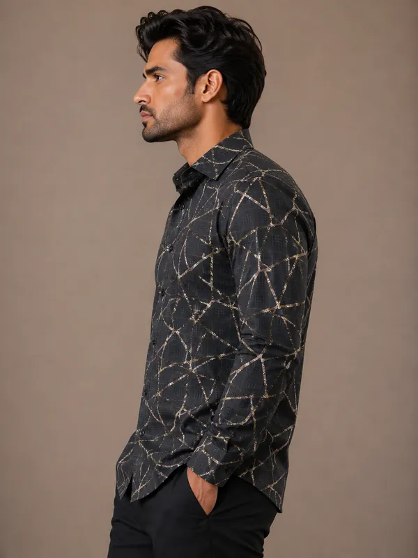 Black_Abstract_Print_Full_Sleeve_Shirt_for_Men