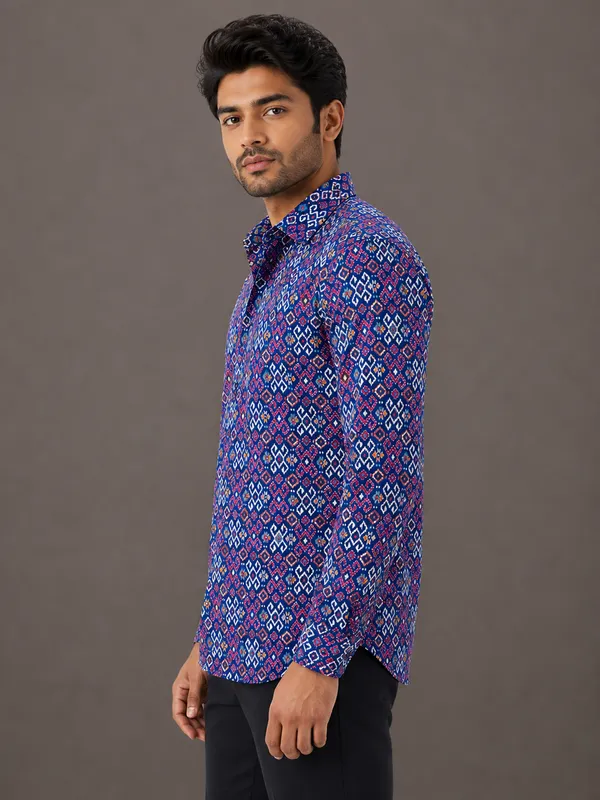 Blue_Printed_Regular_Fit_Shirt_for_Men