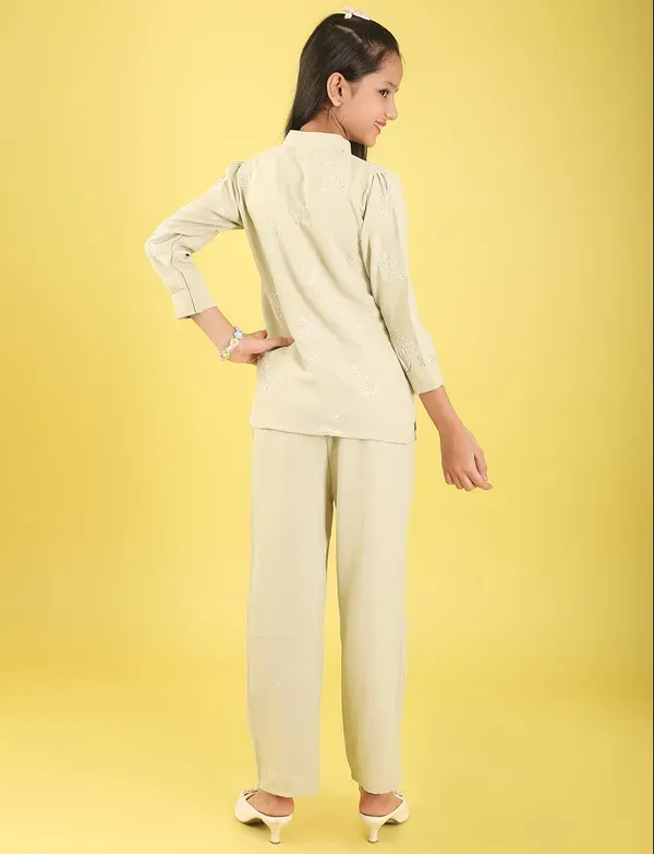 Pista_Traditional_Super_Soft_Viscose_Modal_Pure_Cotton_Kurta_And_Pant_Set_For_Girls