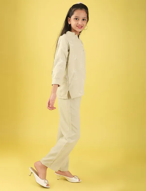Pista_Traditional_Super_Soft_Viscose_Modal_Pure_Cotton_Kurta_And_Pant_Set_For_Girls