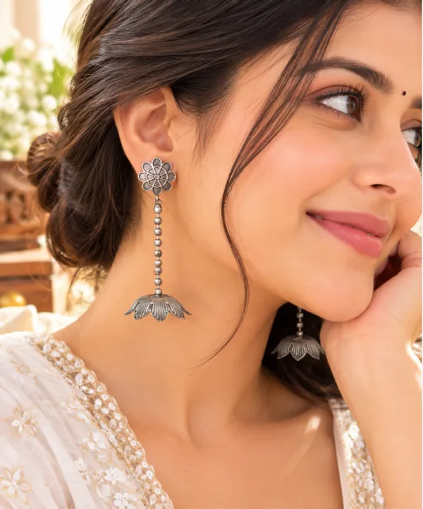 Elegant_Silver_Look-Alike_Jhumki_Earrings
