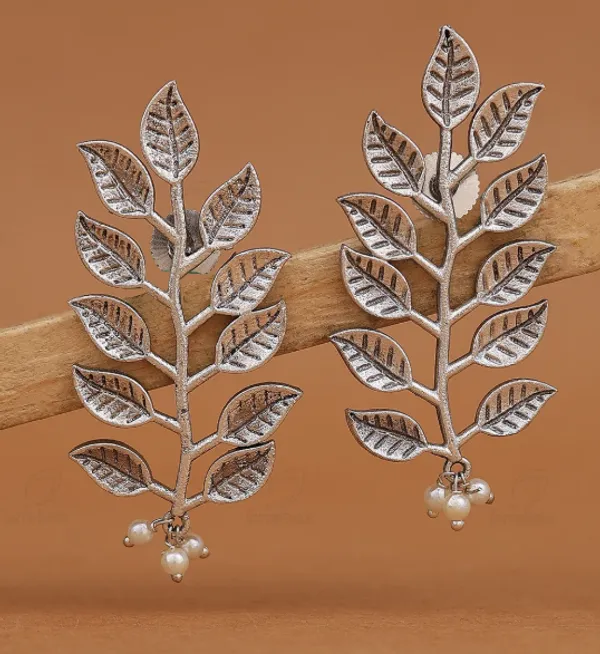 Silver_Leaf_Motif_Dangle_Earrings_For_Women