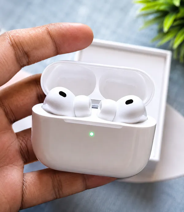 Wireless_Bluetooth_Earbuds_with_Charging_Case