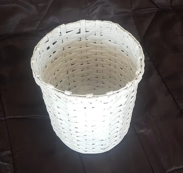 Sonas_Creation,_VERY_SMALL_Dustbin_for_Table_Top,_TINY_Basket,_6_Inch_Tall