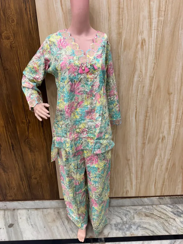 Multicolor_Printed_Relaxed_Fit_Night_Suit_for_Women