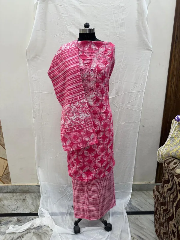 (FABRIC_)UNSTICHED_SUIT_WHITH_EMBROIDERY_WORK