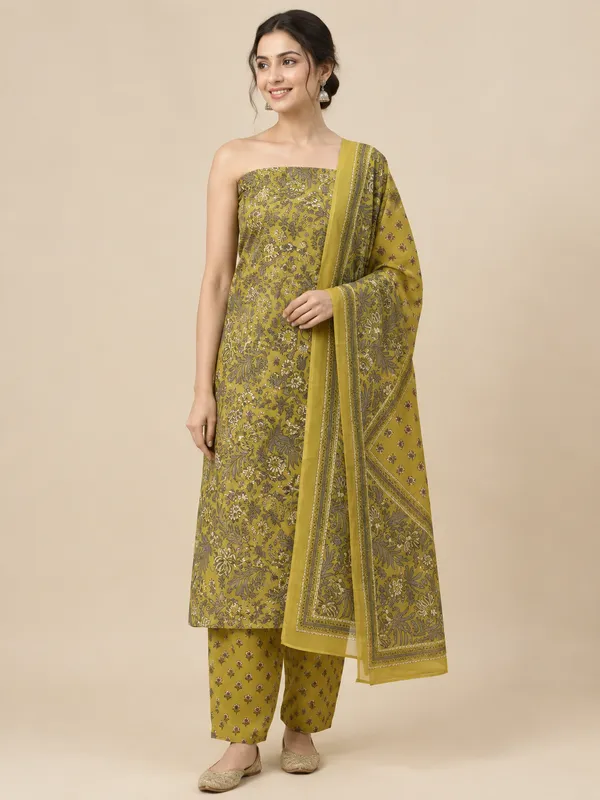 Multicolour_Unstiched_Floral_Printed_Unstitched_Suit_Set_For_Women