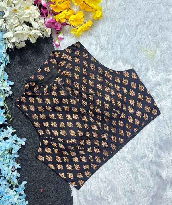 Black_Printed_Sleeveless_Top_for_Women