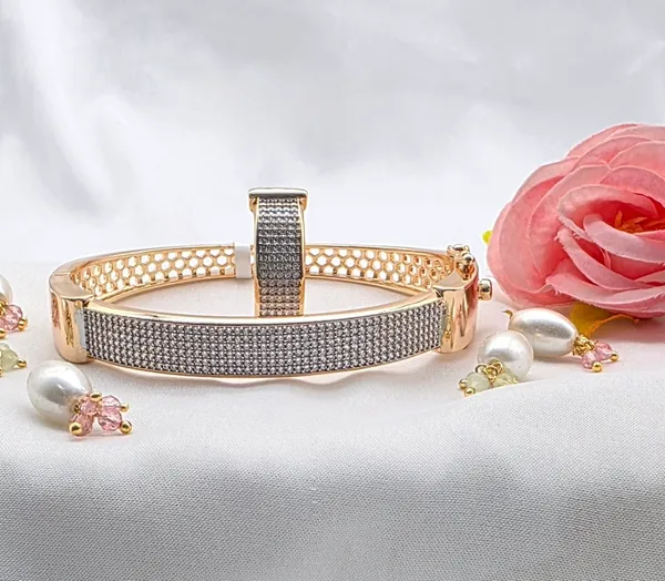 Luxury_Crystal_Studded_Gold_Finish_Openable_Kada