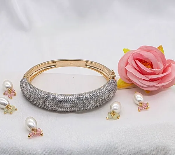 Premium_Sparkling_Crystal_Openable_Kada_Bracelet