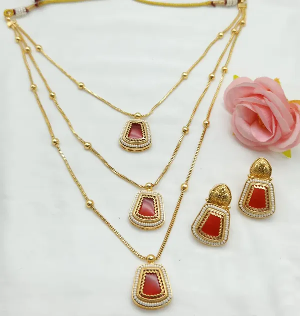 Red_Hot_Glam_with_a_Royal_Touch!