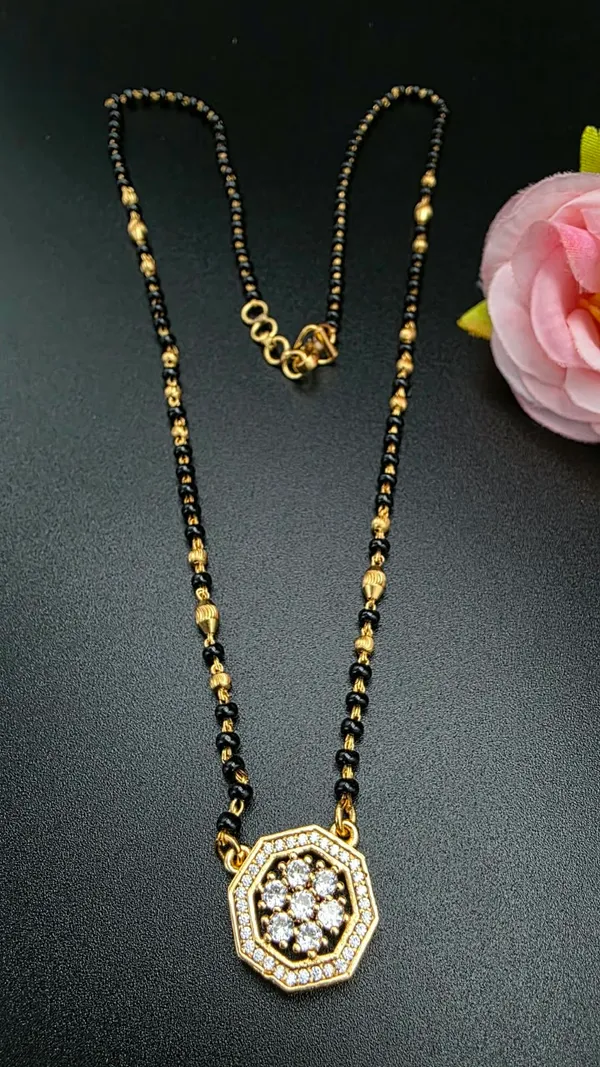 Contemporary_Geometric_Pendant_Mangalsutra_for_Women