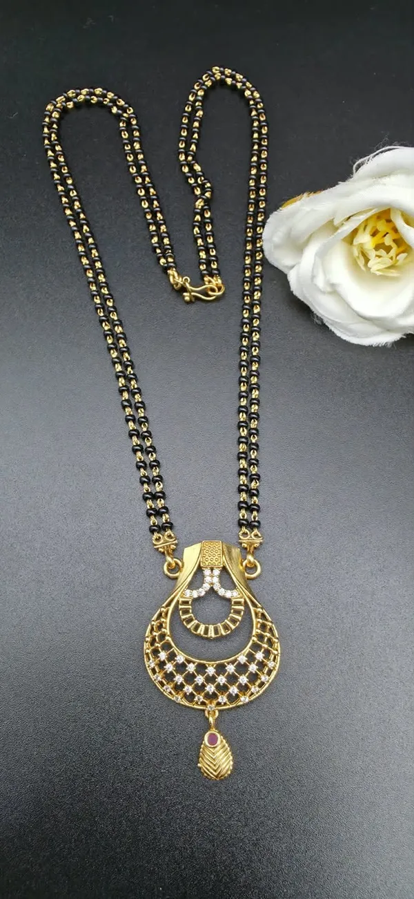 Statement_Sunburst_Motif_Gold-Toned_Mangalsutra