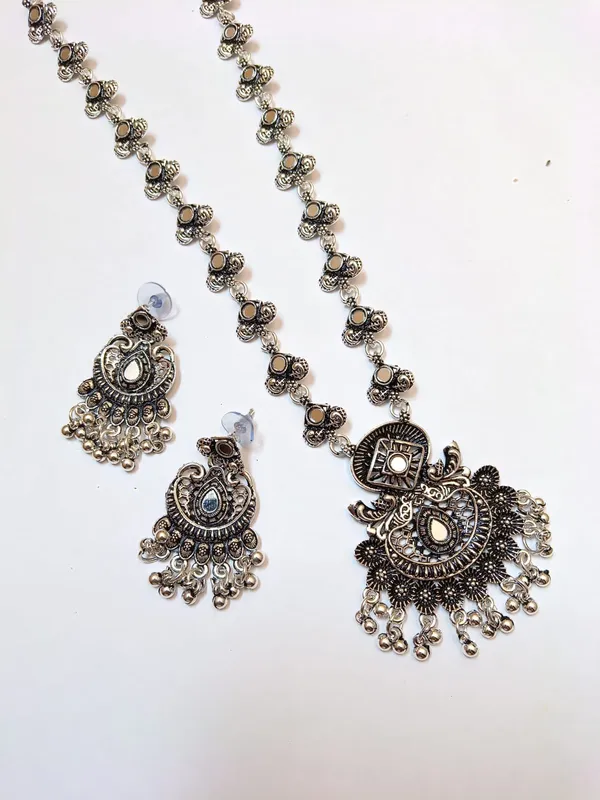 Ivory_Stone_Oxidised_Necklace_&_Earring_Set
