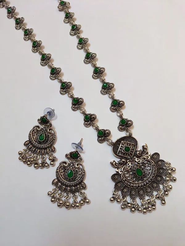 Emerald_Green_Stone_Oxidised_Necklace_&_Earring_Set