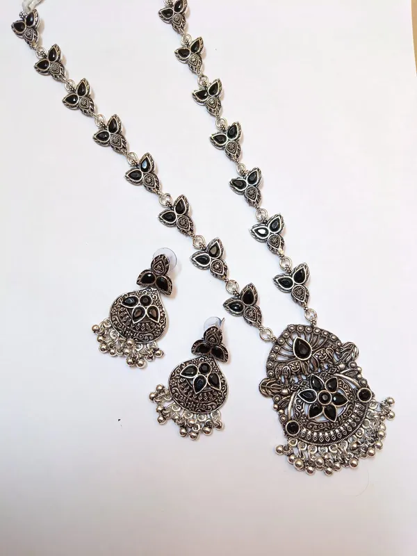 Black_Onyx_Floral_Oxidised_Necklace_&_Earring_Set