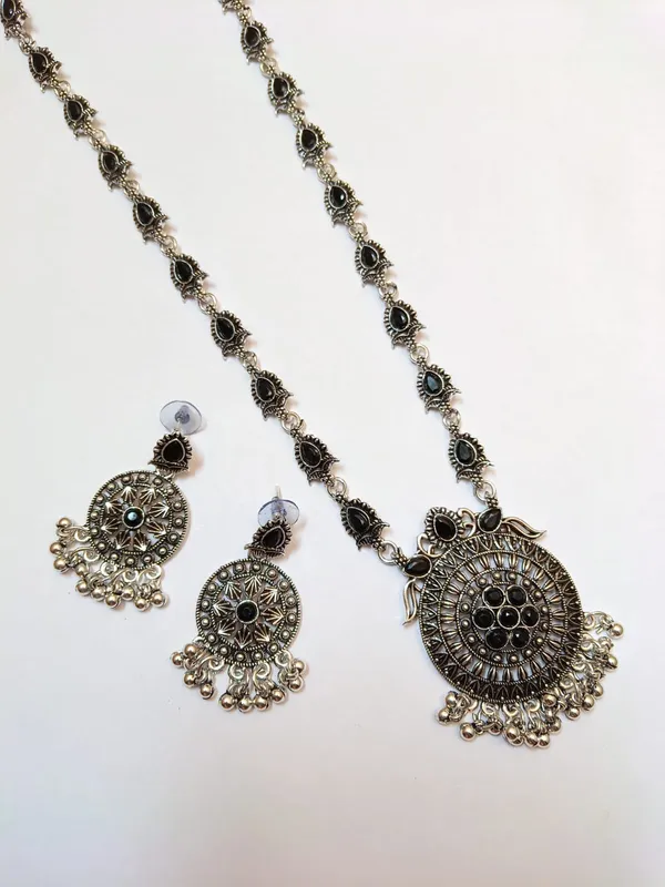 Noor-e-Siyah_Antique_Ghungroo_Necklace_&_Earring_Set
