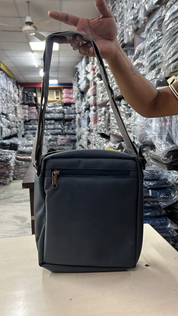 Black_Zippered_Crossbody_Shoulder_Bag