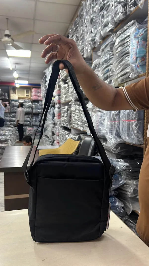 Slope_Black_Crossbody_Shoulder_Bag