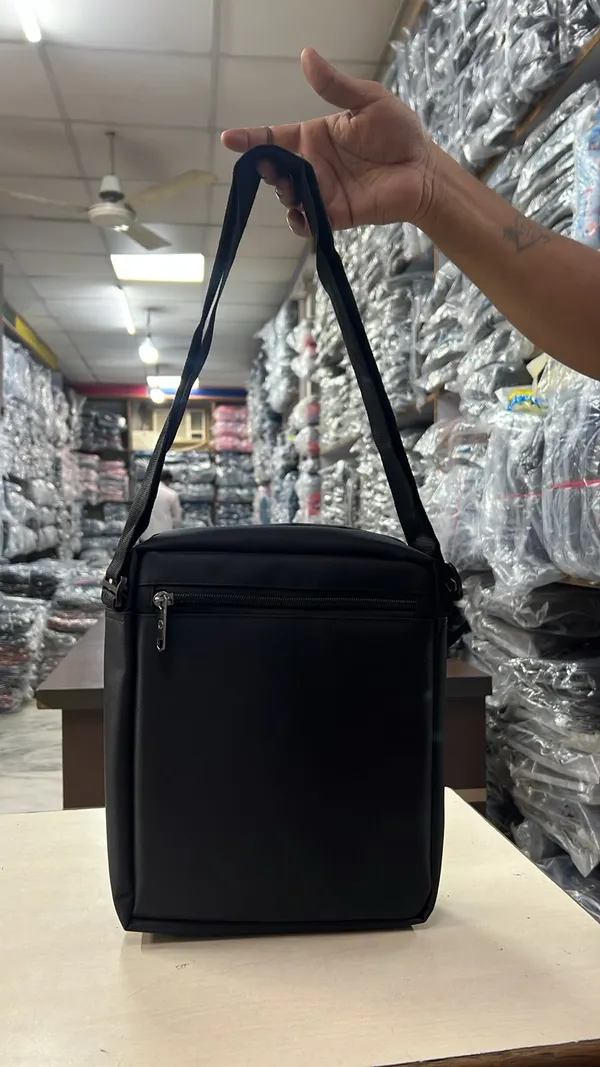 Black_Slope_Shoulder_Sling_Bag