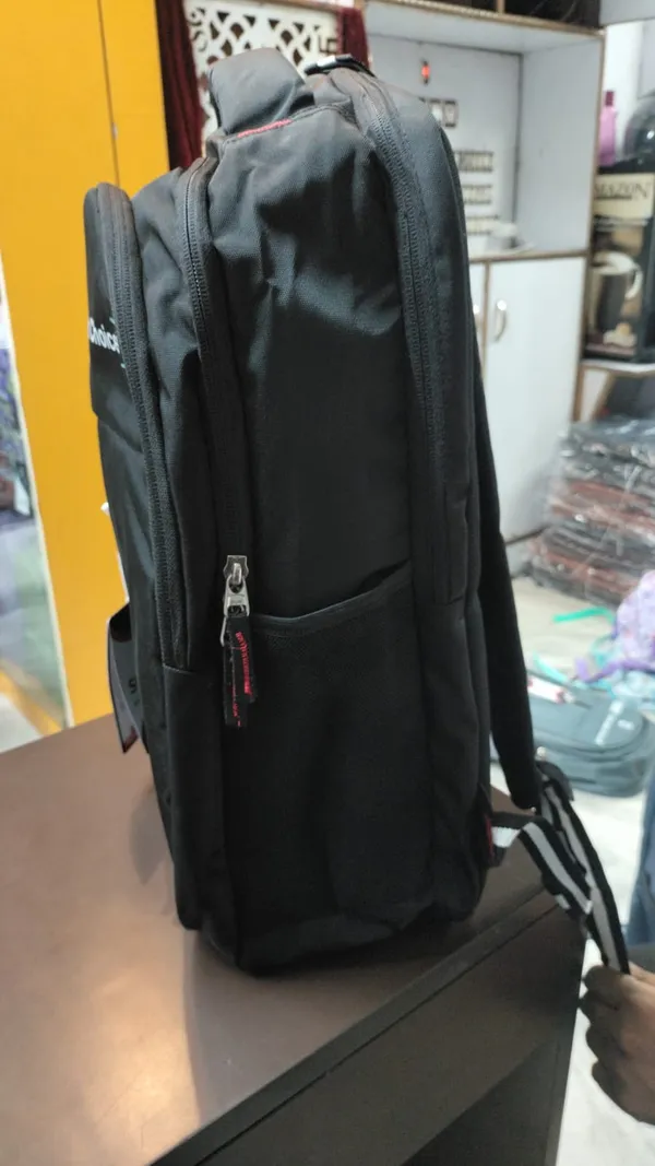 Black_Multi-Compartment_Backpack